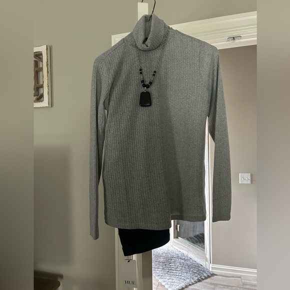 IMAN Sweaters - BUNDLE ⭐️ IMAN Women's Heather Gray Turtleneck Sweater with Slacks & Necklace